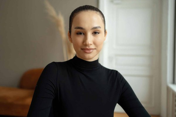 Quelles sont les meilleures façons de porter des hauts asymétriques en velours pour des occasions formelles ?